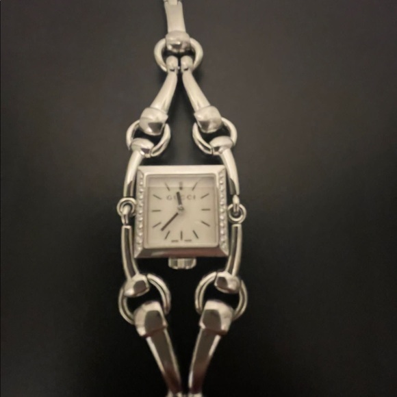 Gucci Diamond Signoria Watch - Picture 2 of 3